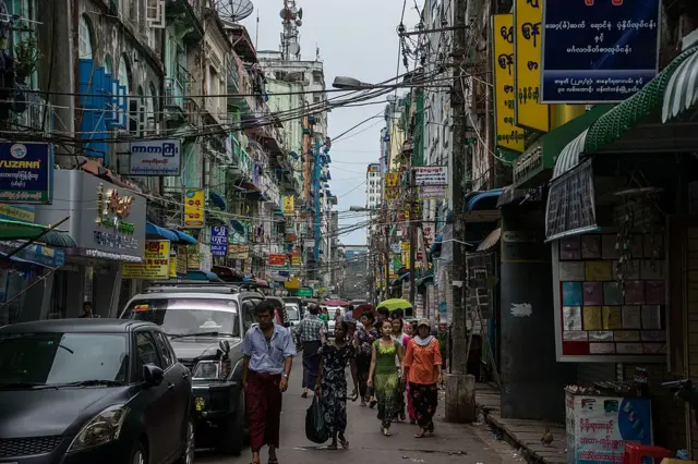 ကျပ်ညပ်နေတဲ့ တိုက်ခန်းတွေများတဲ့ ရန်ကုန်မြို့