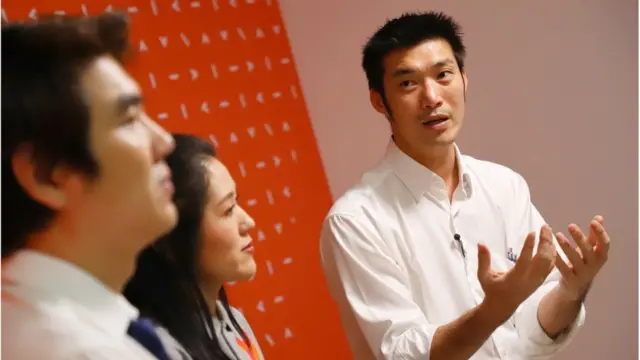 การเปิดตัวคณะก้าวหน้าเมื่อ 21 มี.ค. ต้องปรับรูปแบบเป็นการชี้แจงผ่านแฟนเพจของกลุ่ม หลังมีการแพร่ระบาดโควิด-19