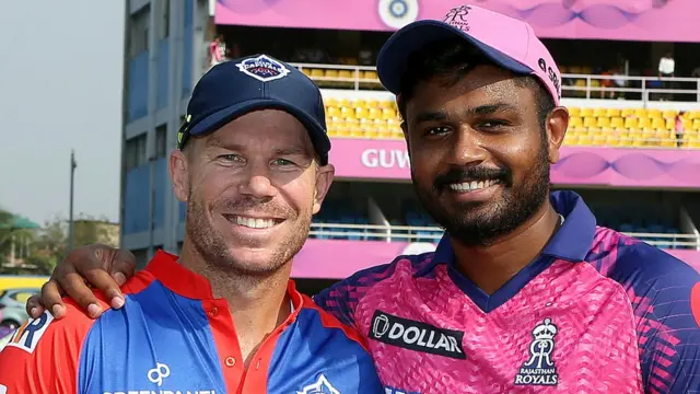 टॉस के वक़्त डेविड वॉर्नर और संजू सैमसन, Warner