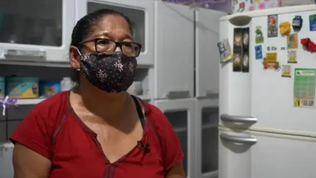 Lindinalva tsaye a gaban firjinta