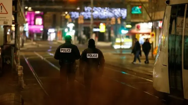 Policías en el centro de Estrasburgo