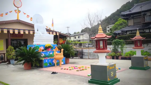 Cảnh sát cần làm rõ tiền cất giữ tại chùa được sử dụng vào việc gì.
