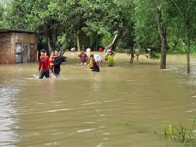 কুমিল্লার বিভিন্ন এলাকা বন্যা কবলিত।  