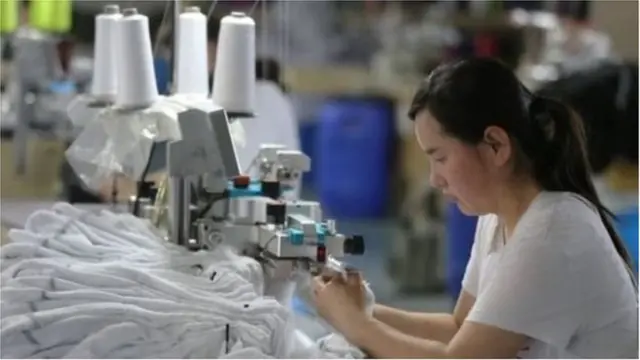 चीनची अर्थव्यवस्था मंदावत आहे.