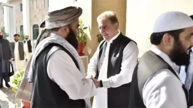 तत्कालीन विदेश मंत्री शाह महमूद कु़रैशी काबुल में