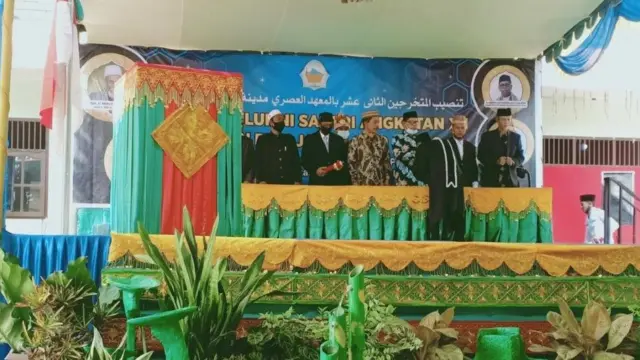 Abdullah Hasbullah saat menghadiri wisuda santri di pesantren tempat terjadinya pelecehan seksual