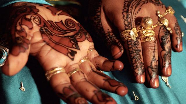 Raksha Bandhan Mehndi Design: मेहंदी के ट्रेंडिंग और लेटेस्ट डिजाइन  रक्षाबंधन पर जरूर ट्राई करें - Prabhat Khabar