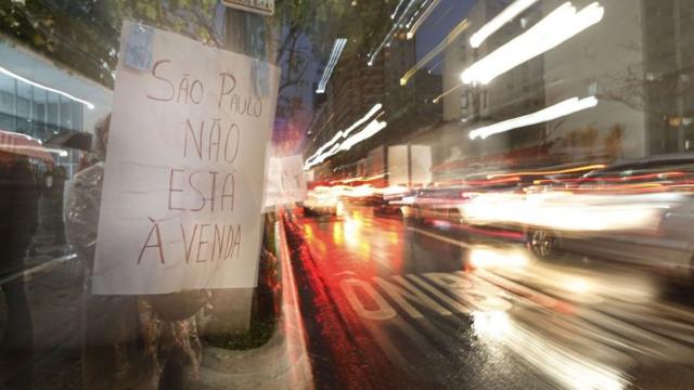 Manifestantepreço das loterias da caixaato contra a revisão do Plano Diretorpreço das loterias da caixaSão Paulo