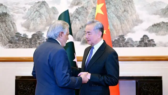 وزیر خارجه پاکستان و وزیر خارجه چین