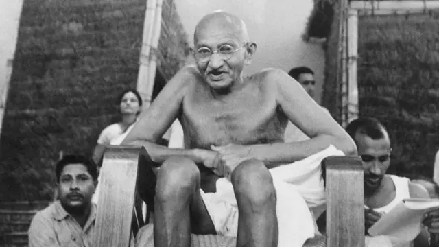 લોકો વચ્ચે મહાત્મા ગાંધી