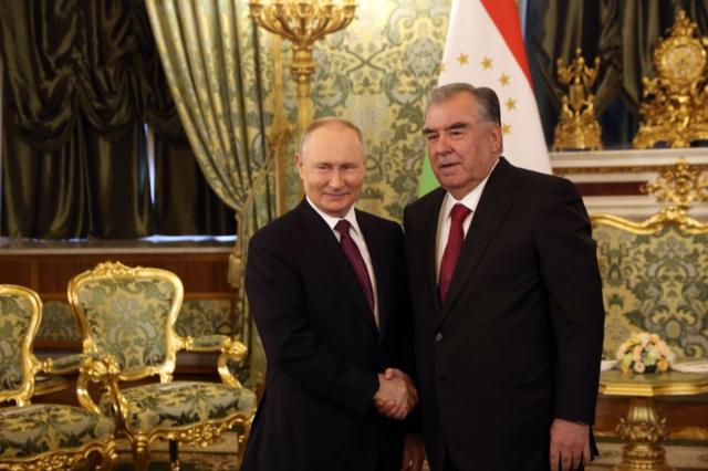 Tacikistan lideri İmamali Rahman geçen yıl Kasım ayında Moskova'da sıcak karşılandı