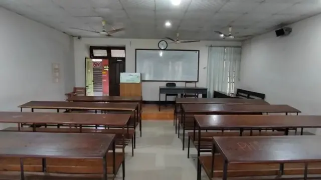 ফাঁকা ক্লাসরুম