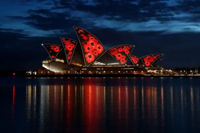 మొదటి ప్రపంచ యుద్ధానికి ముగింపు పలికి 103 ఏళ్లయిన సందర్భంగా నవంబరు 11న ఆస్ట్రేలియాలోని సిడ్నీలో ఉన్న ఒపెరా హౌస్ వద్ద ప్రదర్శనలు