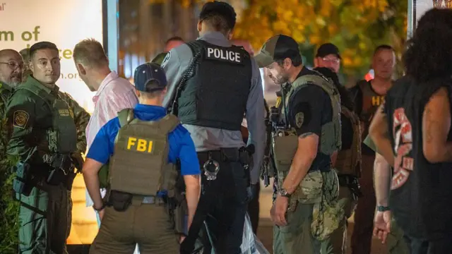 Мужчины в форме разных агентств США и полиции