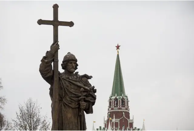 La estatua de San Vladimir en Moscú, Rusia.