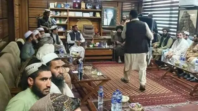 طالبان در دفتر کار والی ننگرهار