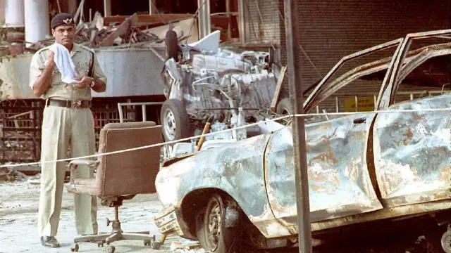 ১৯৯৩ সালের সিরিয়াল বিস্ফোরণের একটি। ওই হামলার মূল চক্রী ছিলেন দাউদ ইব্রাহিম, এমনই অভিযোগ