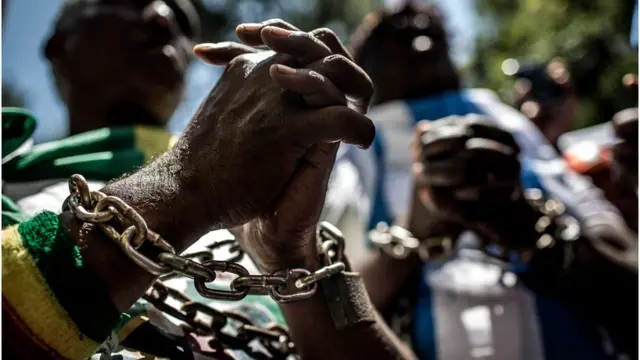 Wọn ko sẹkẹsẹkẹ si ọwọ eeyan kan