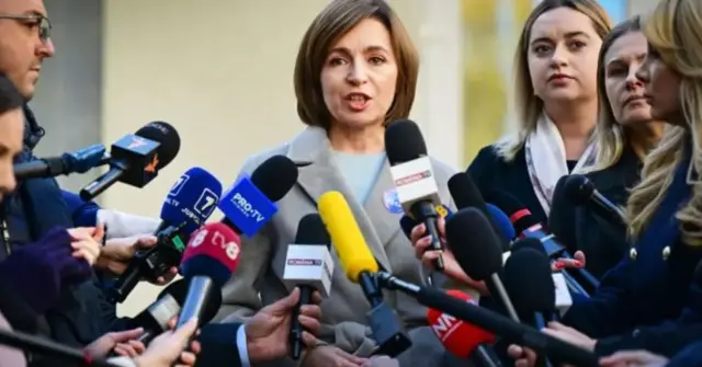 Мая Санду спілкується з журналістами