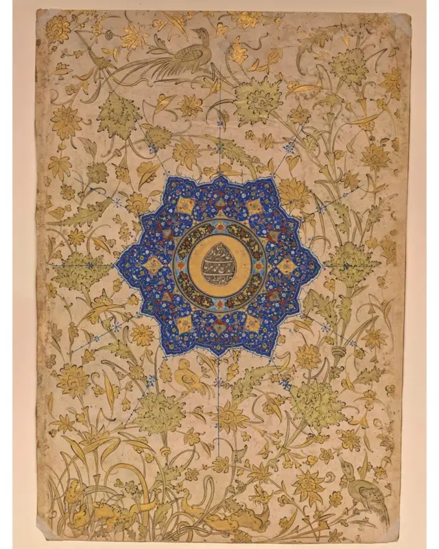 من مقتنيات المعرض، شمسة مذهبة من إيران، يعود تاريخها للقرن السادس عشر