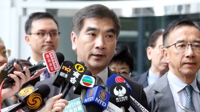 钟国斌认为，使用紧急法处理示威浪潮会给国际社会传出错误讯息。