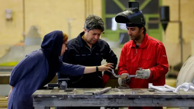 کارخانه‌ای در ایران