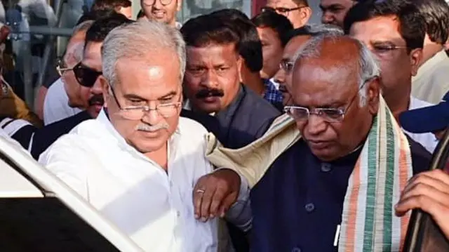 मल्लिकार्जुन खड़गे के साथ भूपेश बघेल