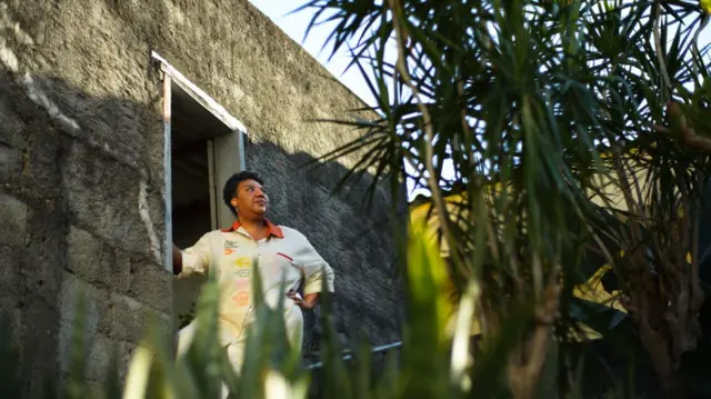 Rosana Paulino em sua casa no bairro de Pirituba, em São Paulo
