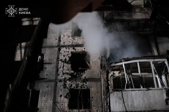 Один із атакованих росіянами житлових будинків в Києві у ніч проти 7 вересня
