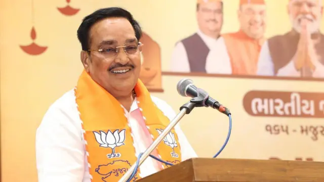 વાવ વિધાનસભા પેટાચૂંટણી, ગેનીબહેન ઠાકોર, ભાજપ સ્વરૂપજી ઠાકોર, અલ્પેશ ઠાકોર, શંકર ચૌધરી, કૉંગ્રેસ ગુલાબસિંહ રાજપૂત, અપક્ષ માવજીભાઈ પટેલ, સી. આર. પાટીલ, 