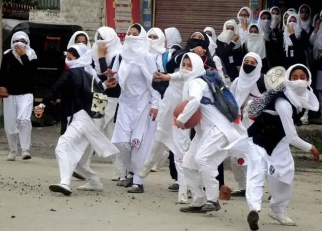 کشمیری طالبات کا احتجاج