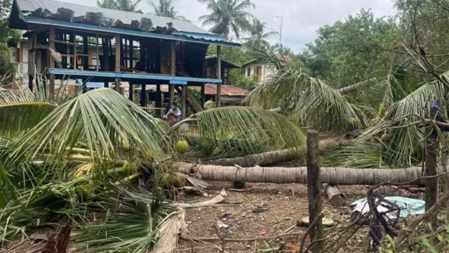 మియన్మార్, పెళ్లి వేడుక, బాంబు దాడులు