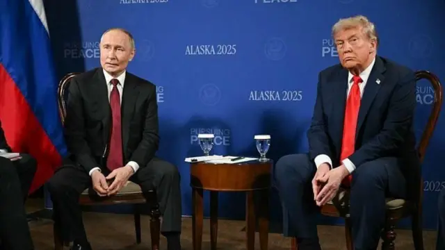 শুক্রবার ভ্লাদিমির পুতিন ও ডোনাল্ড ট্রাম্পের মধ্যে বৈঠক শেষ হয় কোনো দৃশ্যমান ফলাফল ছাড়াই