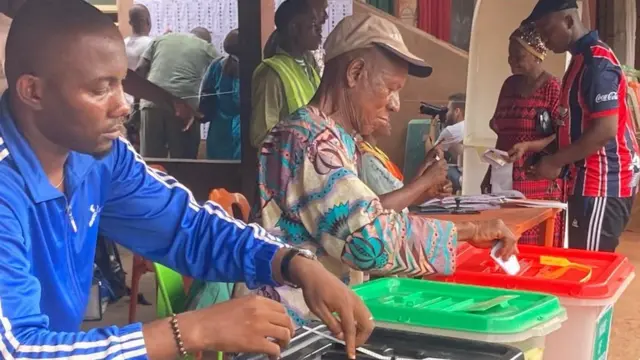 Ndị Aghụlụ na-atụ vootu n'elekere 9.01am