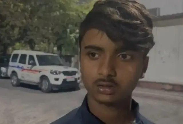 শনিবারের ঘটনায় গিরিধারী তার মামীকে হারিয়েছেন