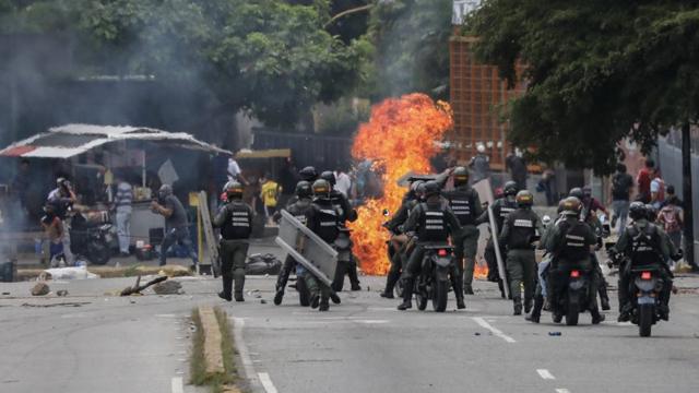 Efectivos de la GNB durante una protesta en Venezuela
