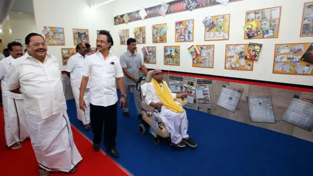 பவள விழா கண்காட்சியை பார்வையிட்டார் கருணாநிதி புகைப்படத் தொகுப்பு