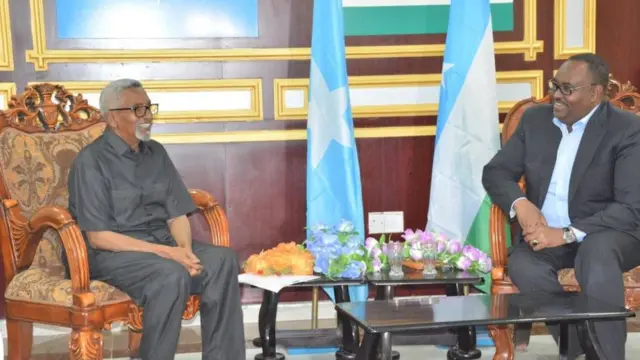 Cabdi Xaashi oo ah guddoomiyaha Aqalka Sare ee Soomaaliya ayaa ka qeyb galaya caleema saarka madaxweyne Deni