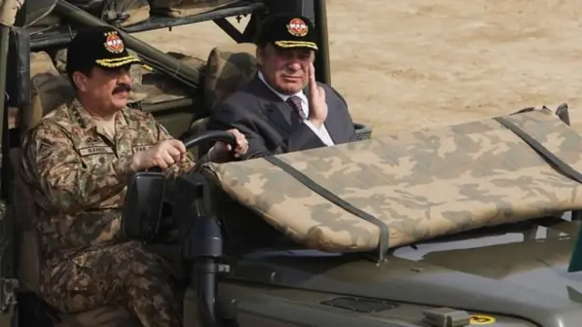பாகிஸ்தான் ராணுவத் தலைவர் ராஹில் ஷெரீஃப் மற்றும் நவாஸ் ஷெரீஃப்