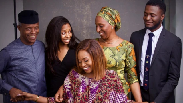 Osinbajo da matarsa Dolapo da 'ya'yansu Fiyinfoluwa namijin kenan sai Kiki da kuma Kayinsola