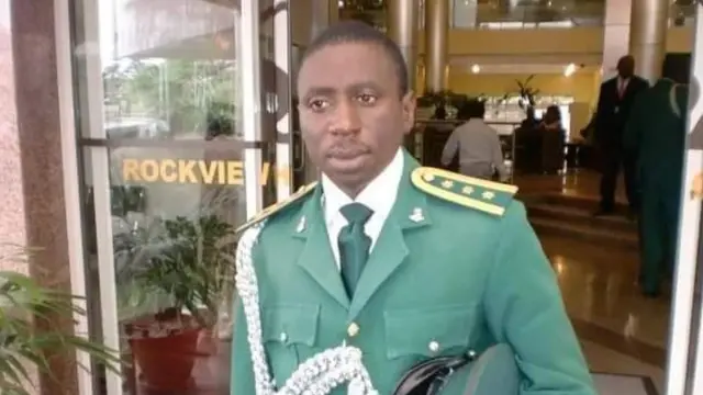Gabanin nadin nasa, sabon sarkin mai shekara 40 a duniya yana aiki a matsayin sojin Najeriya mai mukamin Manjo.