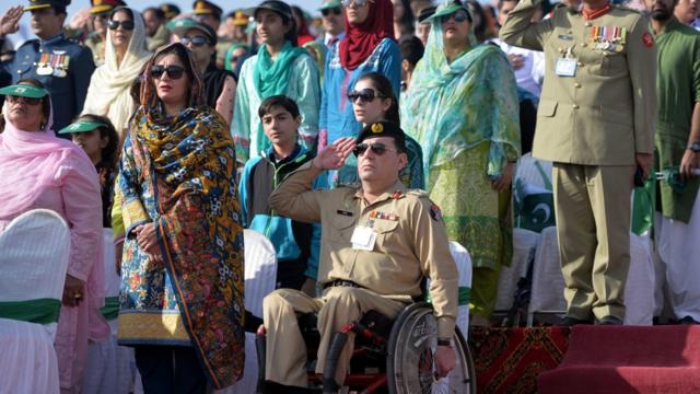 یومِ پاکستان کی تقریبات: تصویری جھلکیاں - BBC News اردو