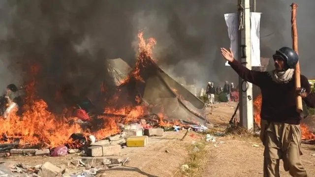 పాకిస్తాన్‌లో హింసాత్మక ఘర్షణలు