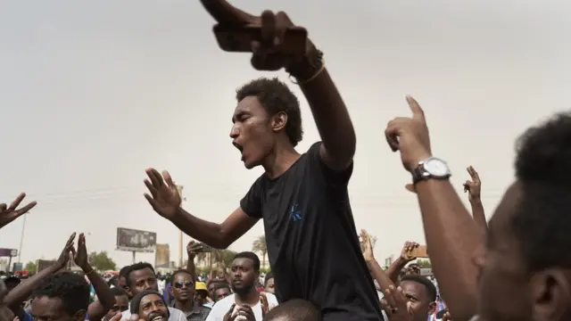 الشركة وعدت بتلميع صورة المجلس دوليا