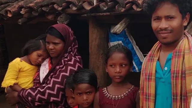 ኤእሳክ ሙንዳ ከባለቤቱ እና ከልጆቹ ጋር