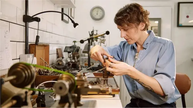 Le métier d'horloger implique un travail minutieux, qui peut durer des mois, voire des années.