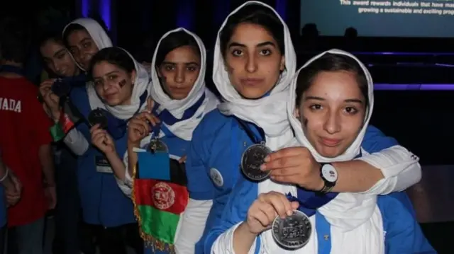 تیم روباتیک افغانستان به دلیل تلاشهایش مدال نقره شجاعت را دریافت کرد