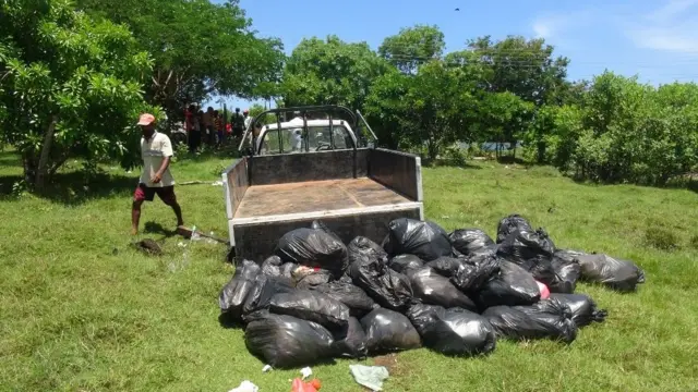மட்டக்களப்பு வீதிகளில் குவியும் குப்பைகள்