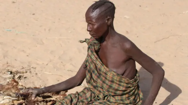 Anna Emaret anasema amekuwa akigawana chakula na mifugo wake, lakini chakula kilipoisha, wakafa.