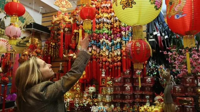 Người Anh gọi dịp đón năm mới Âm lịch là 'Chinese New Year', có nghĩa là 'Năm mới Trung Hoa'